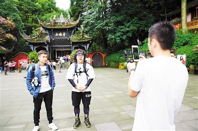 雙語(yǔ)網(wǎng)絡(luò)直播全球推薦成都旅游